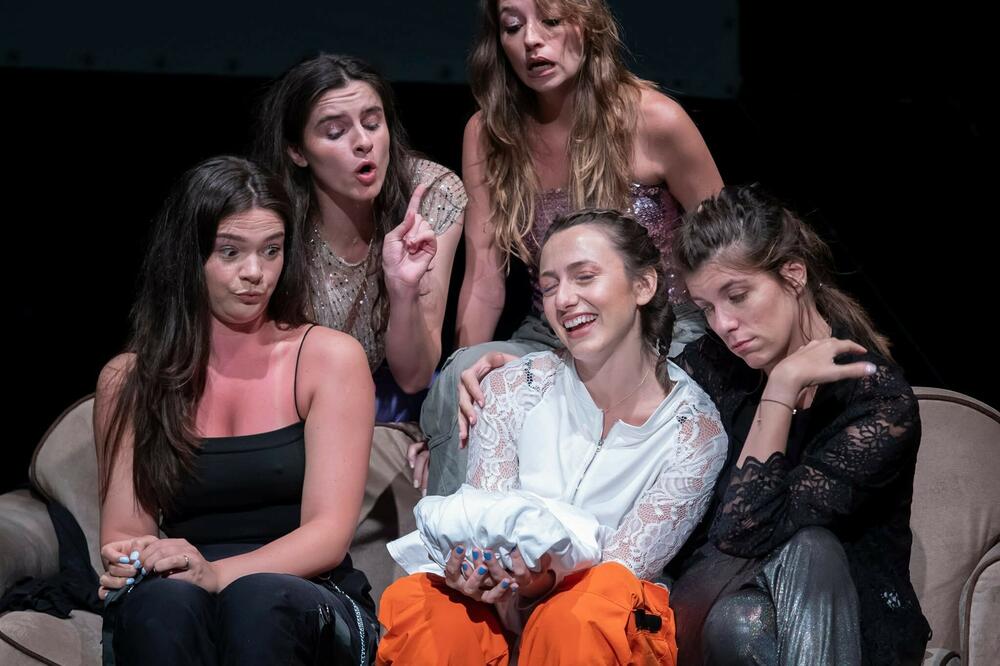 Predstava &ldquo;Ovo nije zemlja za žene&rdquo; u nedjelju u Petrovcu