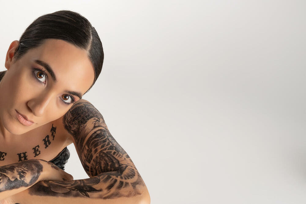 PREMIJERA: Dolce Hera ekranizovala aktuelni singl "Casanova 91"