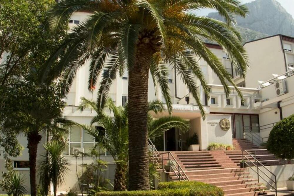 Preminuo student koji je pao sa četvrtog sprata studentskog doma u Kotoru