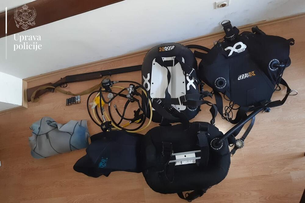Pretresom u Kotoru pronađeno oružje u ilegalnom posjedu i otuđena ronilačka oprema