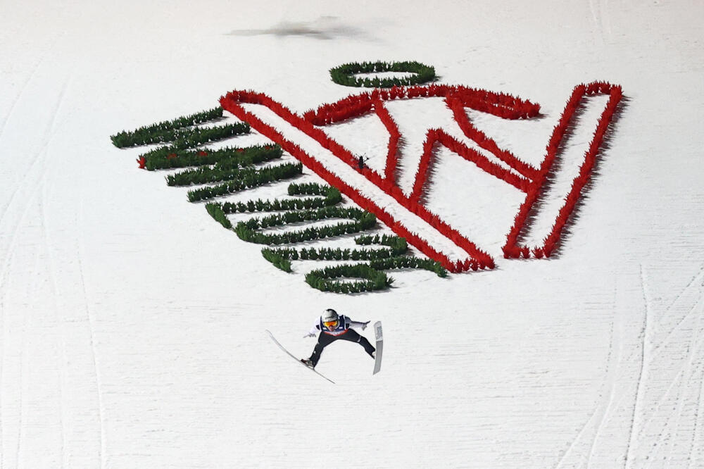 Prevc dominantno do zlatne medalje u Obersdorfu