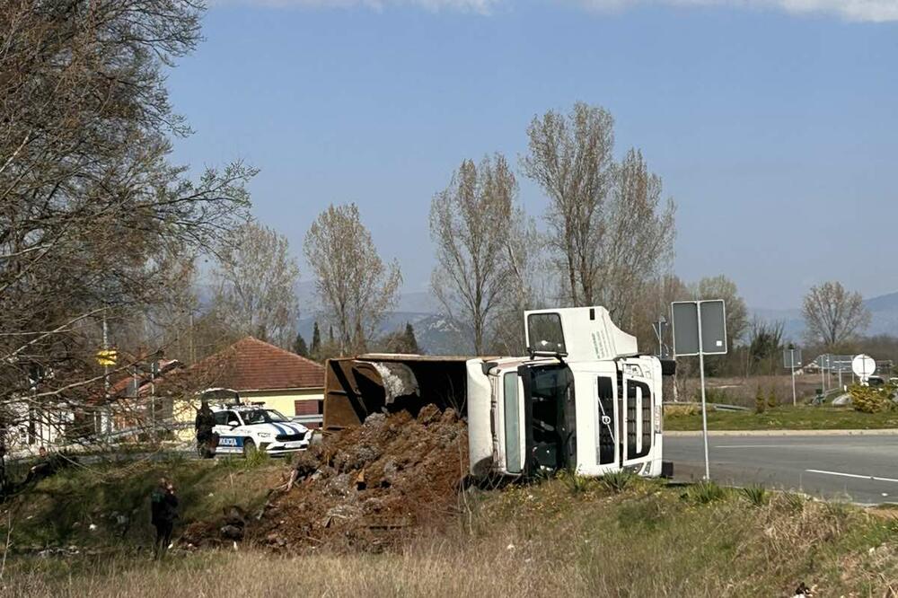 Prevrnuo se kamion na putu Podgorica - Danilovgrad