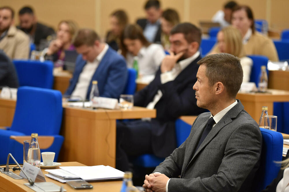 Pritisak na vlast i predstava za birače: Koji su dometi inicijative ES-a za skraćenje mandata Skupštini Glavnog grada