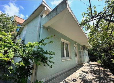 Prodaja dvosobne namještene kuce