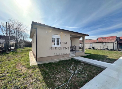 Prodaja dvosobne namjestene kuce