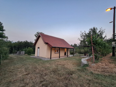Prodaja, imanje, kuca 80m2 + pomocni objekat 30m2 + plac 3400m2