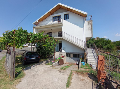 Prodaja, kuca 300m2+plac 500m2
