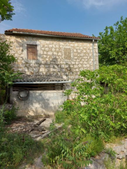 Prodaja kuce  u Danilovgradu selo Orja luka