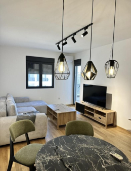 Prodaja, lux neuseljavan jednosoban stan 47m2