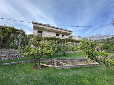 Prodaja placa površine 5.420m2 sa namještenom i useljivom kućom površine 228m2