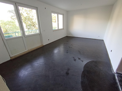 Prodaja, trosoban stan, 111m2+10m2 poslovnog prostora