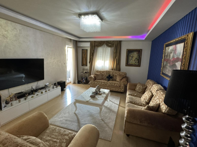 Prodaja trosobnog luksuzno opremljenog stana