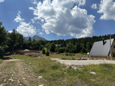 Prodaja- zemljiste 649m2 u Motickom gaju
