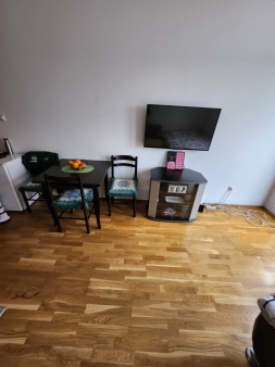 Prodaje se garsonjera na Tuskom putu