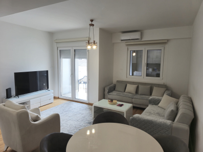 Prodaje se jednosoban namjesten stan na Pobrezju