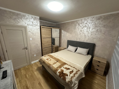 Prodaje se jednosoban namješten stan na Zabjelu. Ima površinu od 41 m2, a nalazi se na 1. spratu zgr