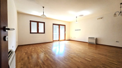 Prodaje se komforan dvosoban stan površine 85m2 u naselju pored Tološke šume i Bemax parka, u Podgorici.