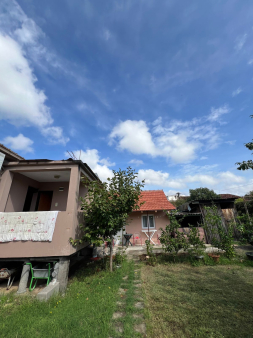 Prodaje se kuća - Tološi