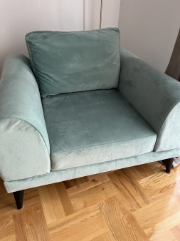 Prodaje se nova fotelja