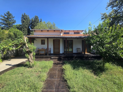 Prodaje se polunamještena kuća, površine 149 m2 u naselju Gornja Gorica, u Podgorici.