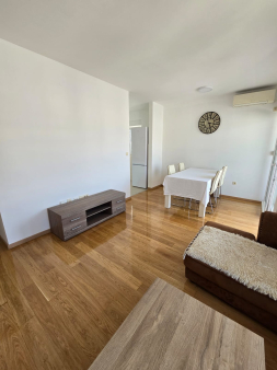 Prodaje se Stan u Podgorici, City Kvart. Stan ima 53 m. Nalazi se na 7.spratu.  Cijena 125.000. Za