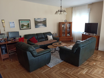 Prodaje se trosoban stan, 109m2, Momišići