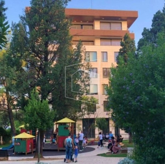 Prodaje se trosoban stan, površine 114m2 u širem centru Podgorice.