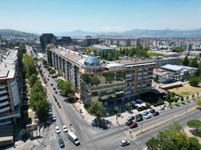 Prodaje se više poslovnih prostora površine od 27- 329m2 na jednoj od najboljih lokacija u gradu, u dijelu grada Preko Morače, u Podgorici.