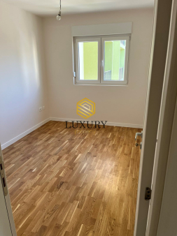 Prodaje se,dvosoban  stan,Pg-Pobrezje