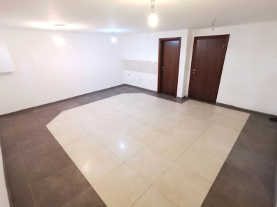 Prodaje se&nbsp;poslovni prostor, površine&nbsp;81m2, u&nbsp;Bloku&nbsp;5&nbsp;u&nbsp;Podgorici.&nbsp;