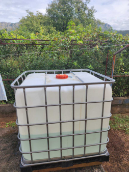 Prodajem bacvu od 1000 litara
