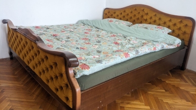Prodajem bračni krevet sa dušekom