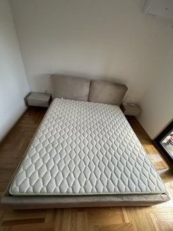 Prodajem Dormeo dusek , dimenzije 180x200, koristen 2 mjeseca, Podgorica. 069566552