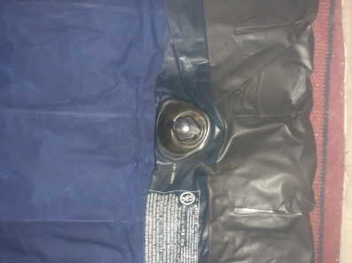 Prodajem dušek na naduvavanje sa pumpom ručnom