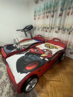 Prodajem dva djecija kreveta sa dušecima