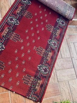 Prodajem dva tepiha (staze)