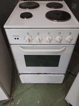 Prodajem elektricni sporet Sloboda