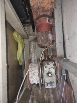 Prodajem elektromotor sa reduktorom za građevinsku dizalicu