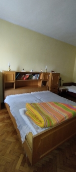Prodajem francuski krevet + plakar + kauč