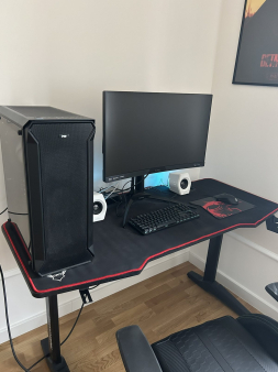 Prodajem gamerski kompjuter sa svim pratecim komponentama