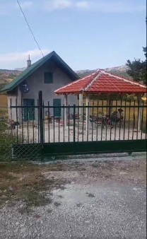 Prodajem ili mijenjam za stan kuću na Radovču