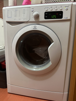 Prodajem Indesit masinu za pranje i susenje