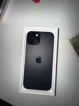 Prodajem Iphone 15, 128GB