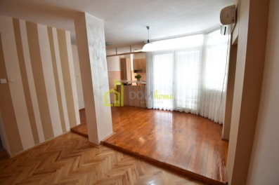 Prodajem jednosoban nenamjesten stan 58m2