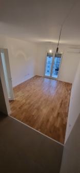 Prodajem jednosoban neuseljivan stan,Pobrežje