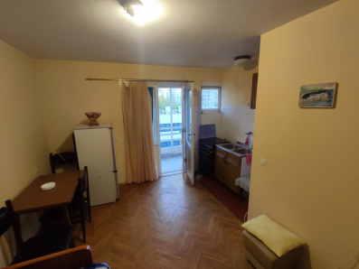 Prodajem jednosoban stan u centru Bara,33m2