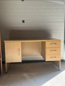 Prodajem kancelarijski najestaj