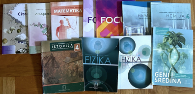 Prodajem knjige za četvrti razred gimnazije