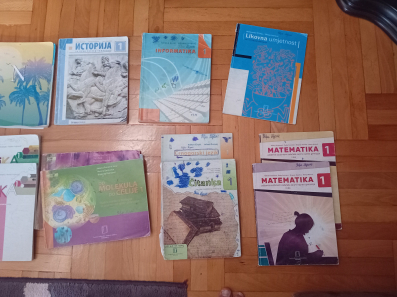 Prodajem knjige za prvi razred gimnazije