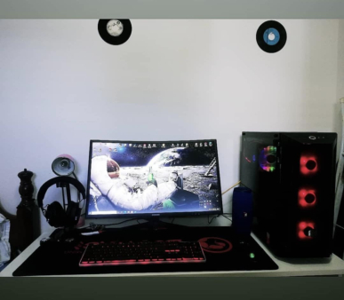 Prodajem kompjuter sa svima stvarima sa slike